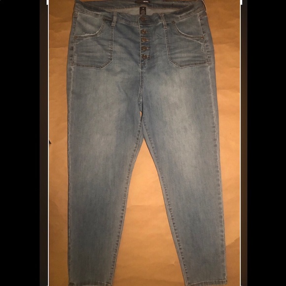 Fashion Nova Jeans - Picture 2 of 3